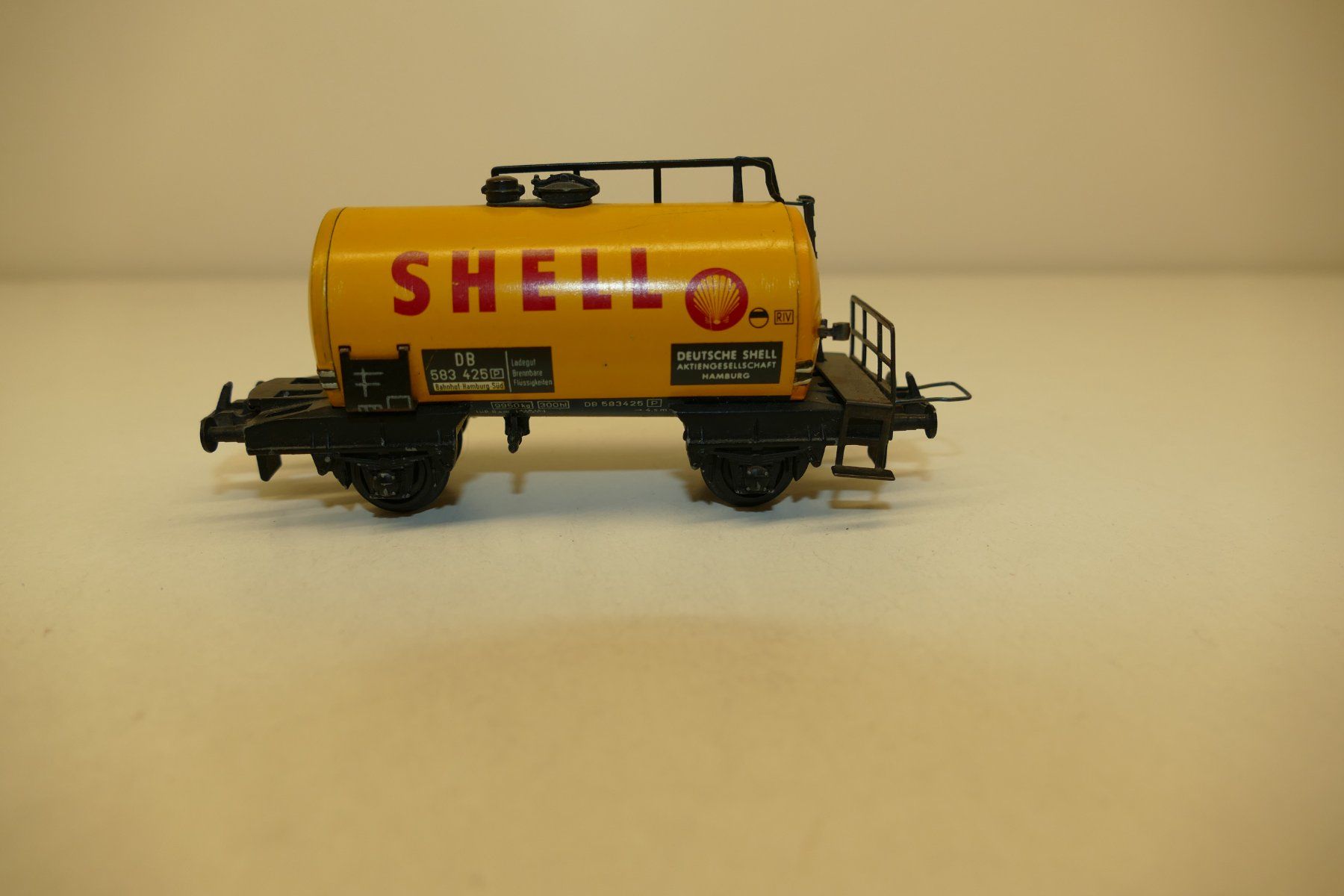 Trix Modellini di ferrovie: Trix Express H0: DB Kesselwagen Shell – Usato da Niederhasli venduto da rail-duerst 2