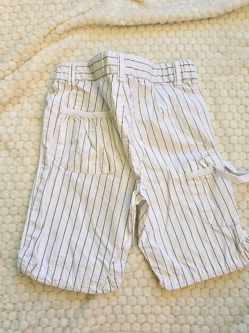 Pantaloni: Short rayé blanc - marine 74 - 80 / 12 - 18 mois – Usato da Gland venduto da Vee_0 1