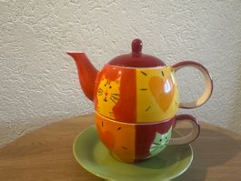 Teekanne mit Tasse