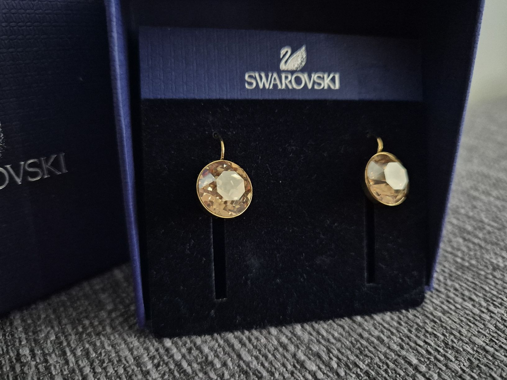 Swarovski Ohrringe & -stecker: Swarovski Ohrringe goldfarben – Gebraucht aus Wetzikon ZH von mar_8jrl 3
