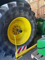 Kompletter Radsatz für John-Deere mit neu lackierten Felgen