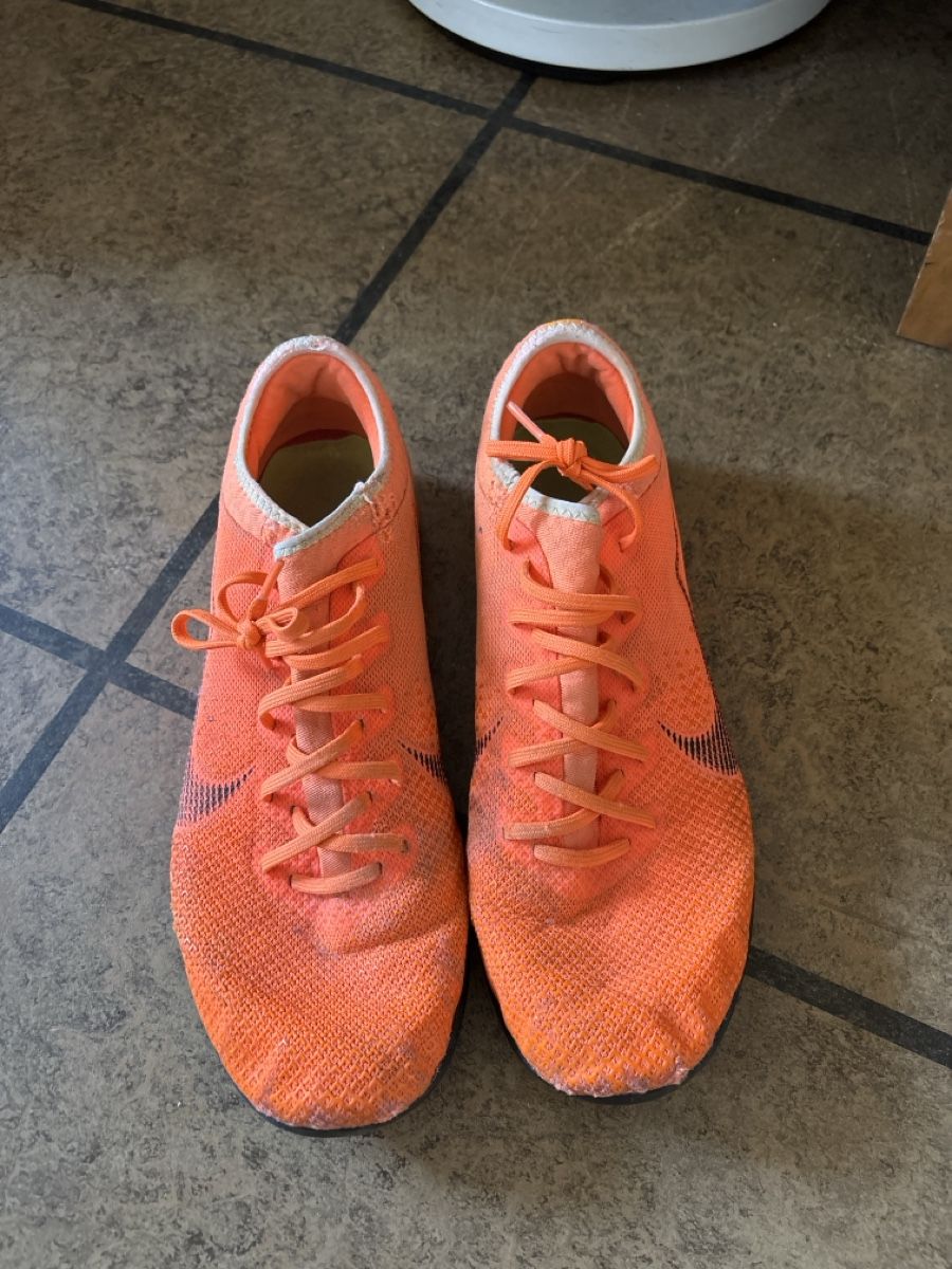 Nike Scarpe da uomo: Nike Soccer Cleats Orange Used Size 8.5 – Usato da Rüschlikon venduto da mnm_v2sw