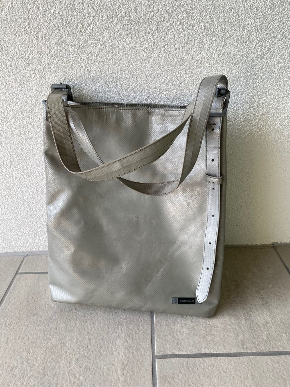 Freitag Sacs: Freitag Tasche, Modell Morgenson, Silberfarbig – D'occasion à Fanas par Omibia