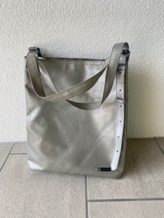 Freitag Tasche, Modell Morgenson, Silberfarbig