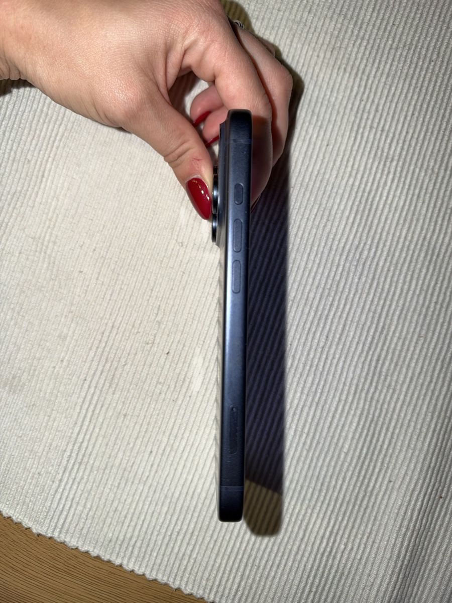 Apple Portables: Iphone 17 Pro 256GB Darkblue – Neuf (Voir description) à Grenchen par bruetsch_leonie. 4