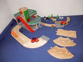 Brio Parkhaus - Strassen + Schienen, Fahrzeuge, Tiere (1)