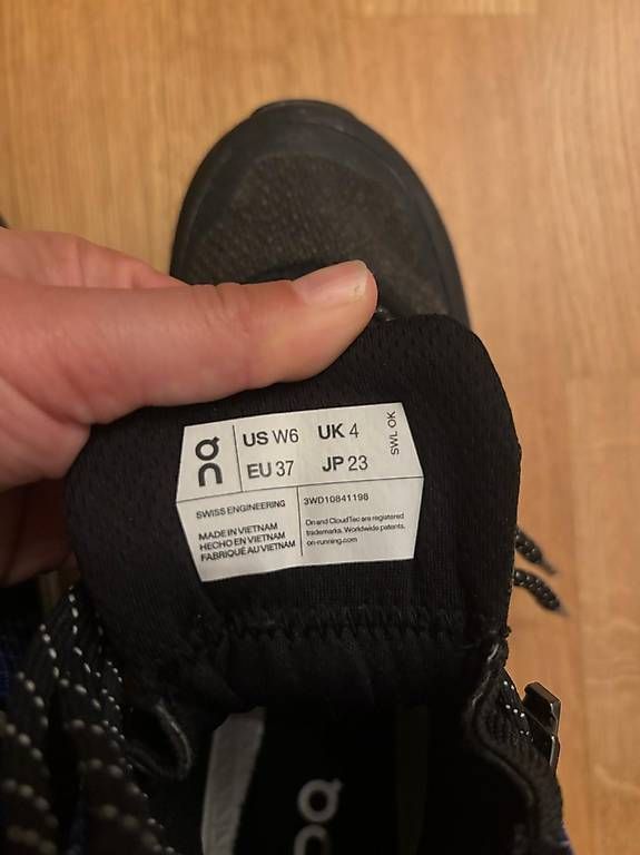 On Scarpe da donna: Chaussures marche On - taille 37 / On Wanderschuhe - Gr. 37 – Usato da Niederbipp venduto da tisali-17 1