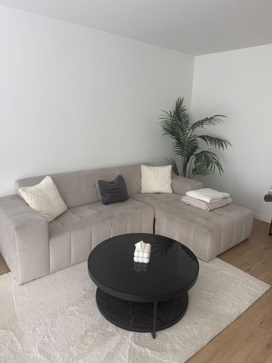 Sofas: Designersofa Cardano Samtsand – Neu (gemäss Beschreibung) aus St. Margrethen SG von disney02 1