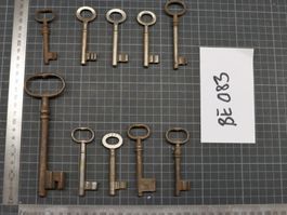 Lot mit 10 antiken Schlüsseln