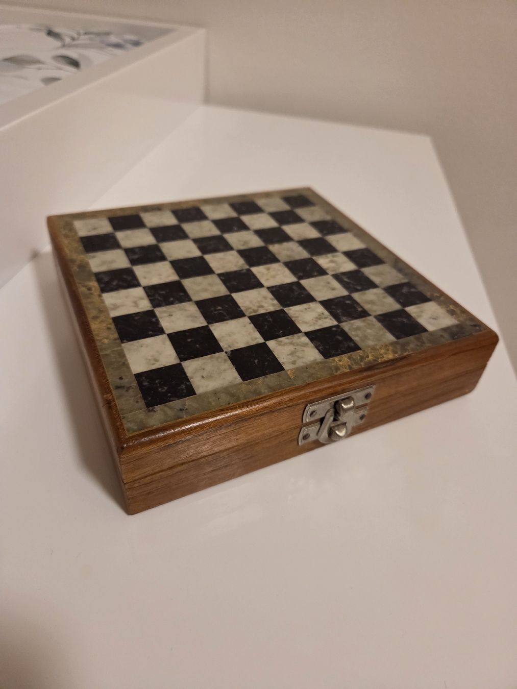 Giochi: Schachspiel Marmor Figuren & Holzschatulle – Usato da Maienfeld venduto da crx88