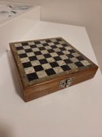 Schachspiel Marmor Figuren & Holzschatulle