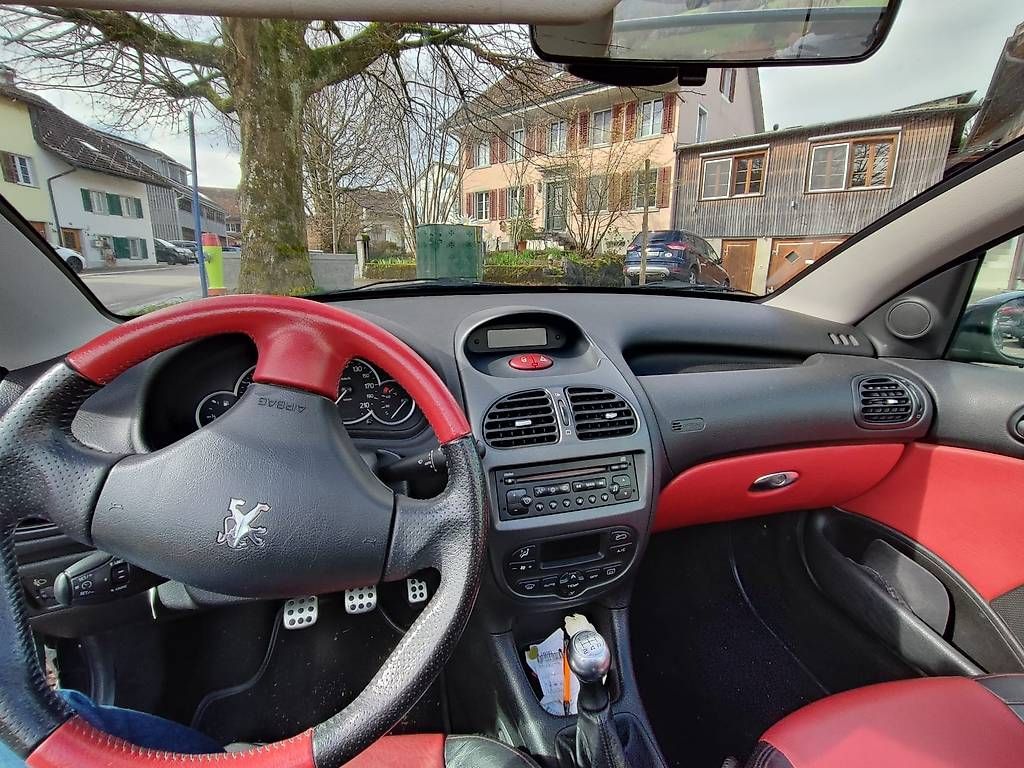 Automobili: Peugeot 206cc Cabrio – Usato da Bubikon venduto da sizin12