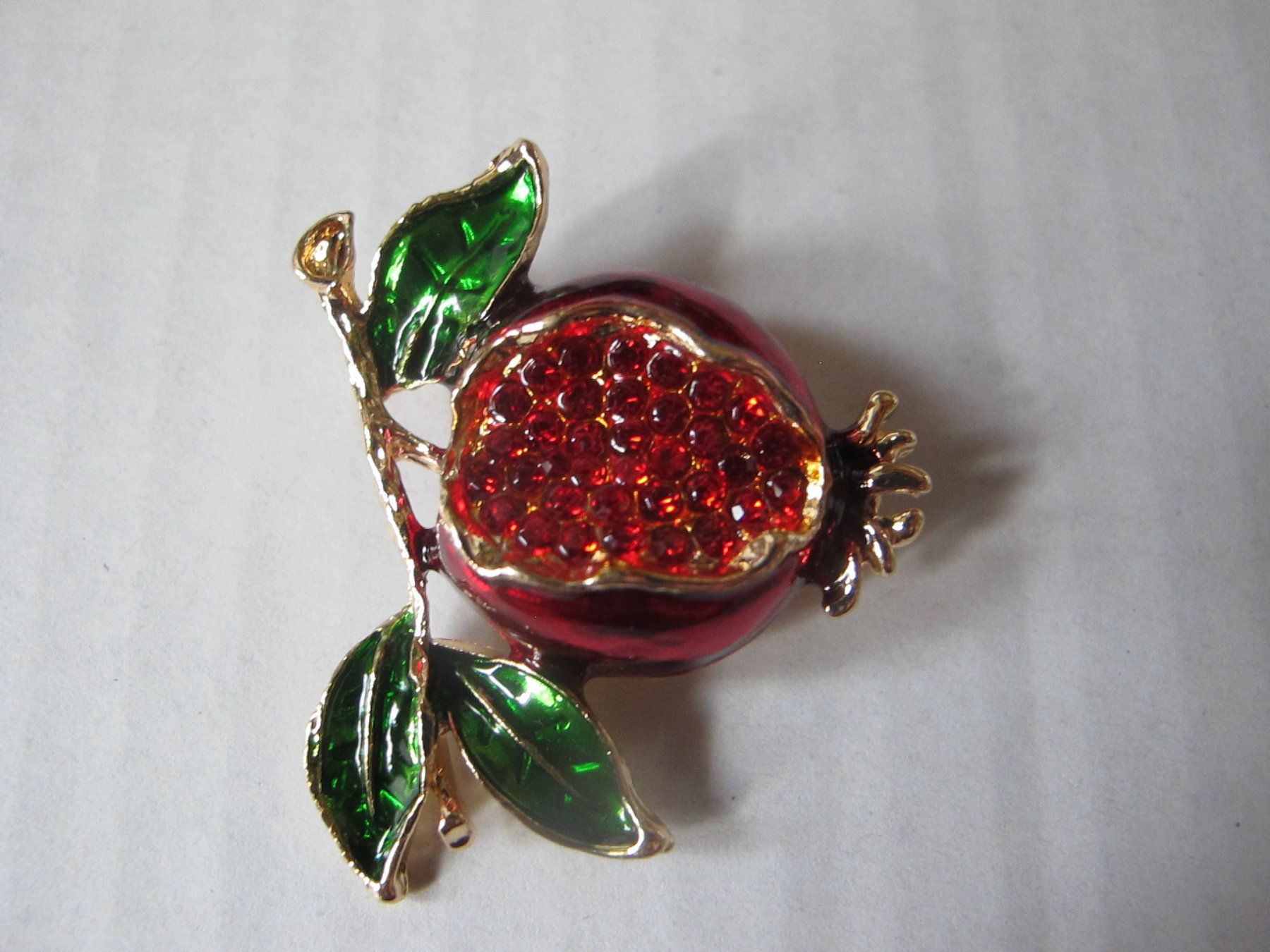 Spille & Fermagli: Granatapfel Brosche mit Strass – Nuovo (secondo la descrizione) da Löhningen venduto da Chimae67 1