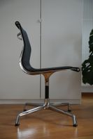 Paire de chaises Vitra Eames EA 101 Aluminium Chair