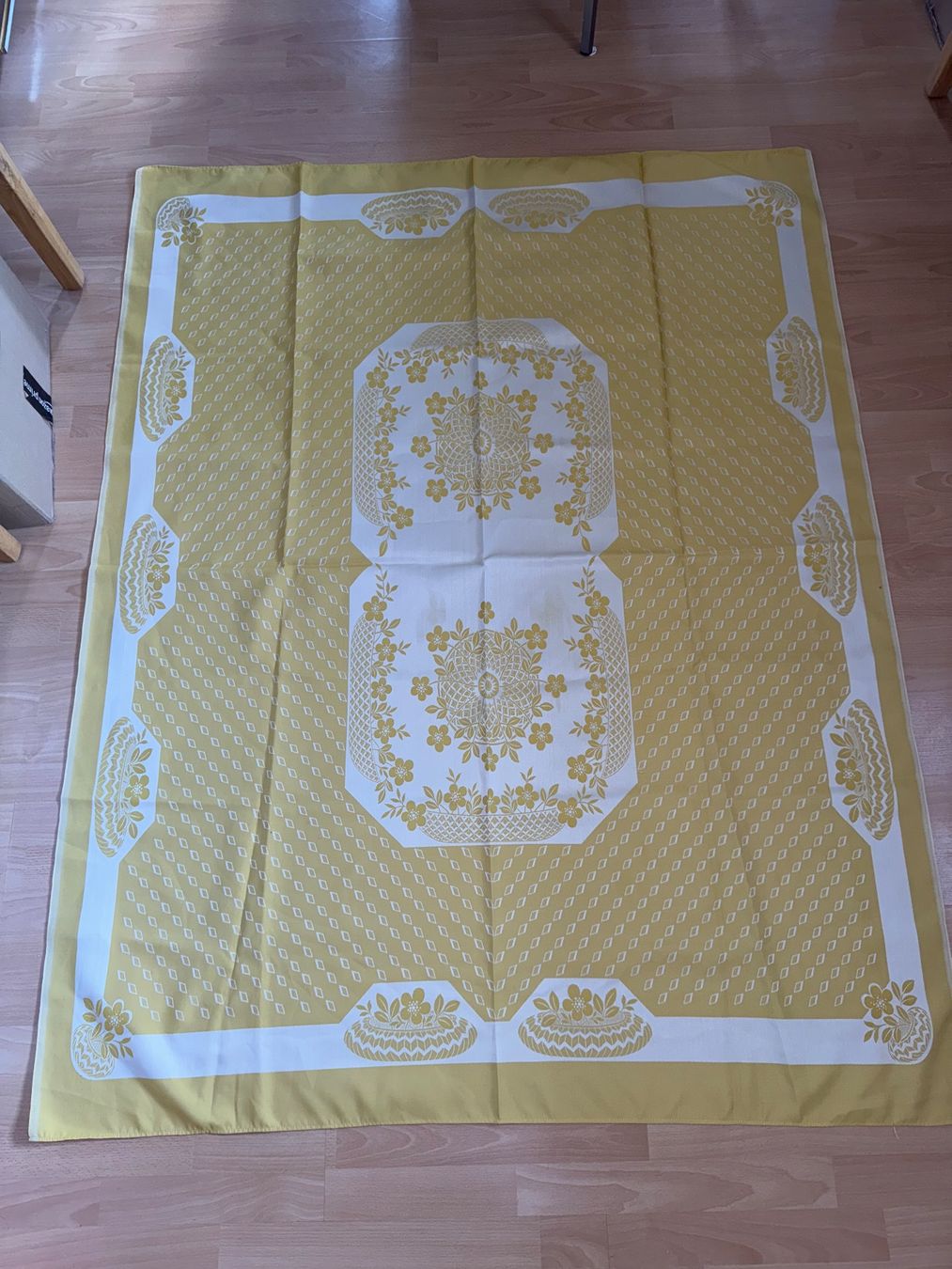 Sonstige Tischwäsche: schöne grosse gelbe Tischdecke – Gebraucht aus Grosswangen von Second_hand_paradise