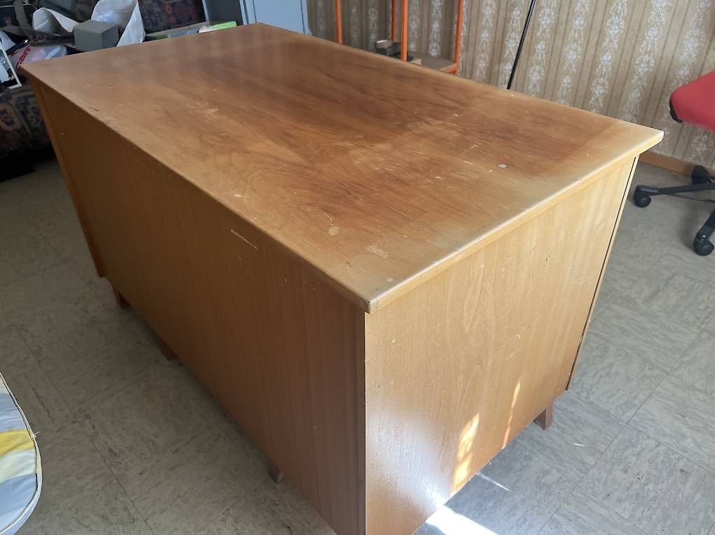 Schreibtische: Petit bureau en bois – Gebraucht aus Epalinges von jpe_2twg 1