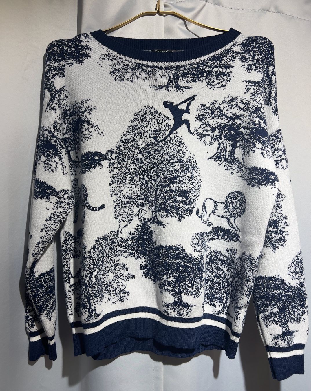 Pullover & Sweatshirts: Wunderschöner Pullover weiss/blau - Tiermotiv – Neu und originalverpackt aus Zürich von Naebeli
