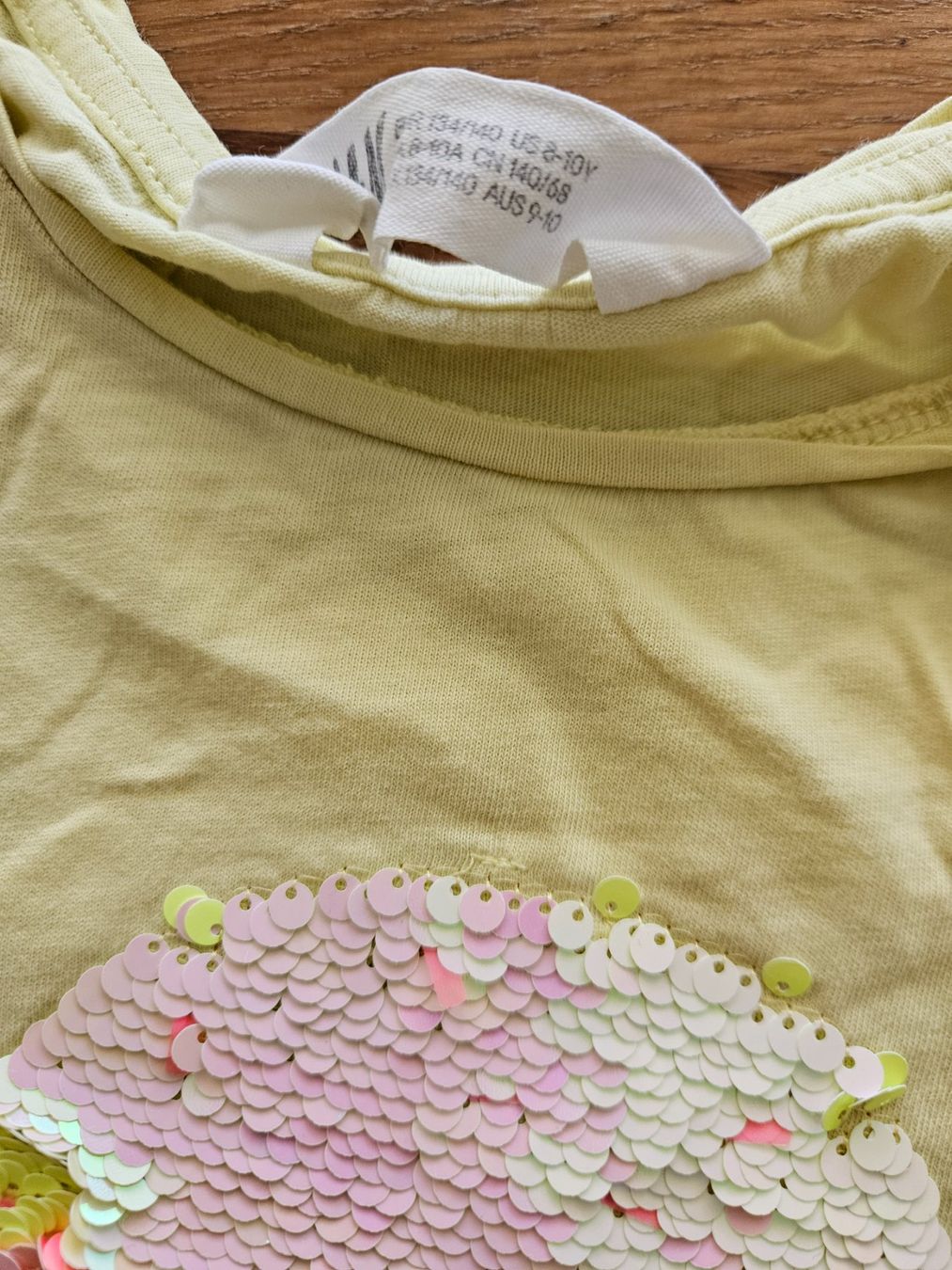 H&M Blusen, T-Shirts & Tops: H&M Tshirt Gr. 134-140  gelb – Gebraucht aus Engelburg von ynnoc19 1