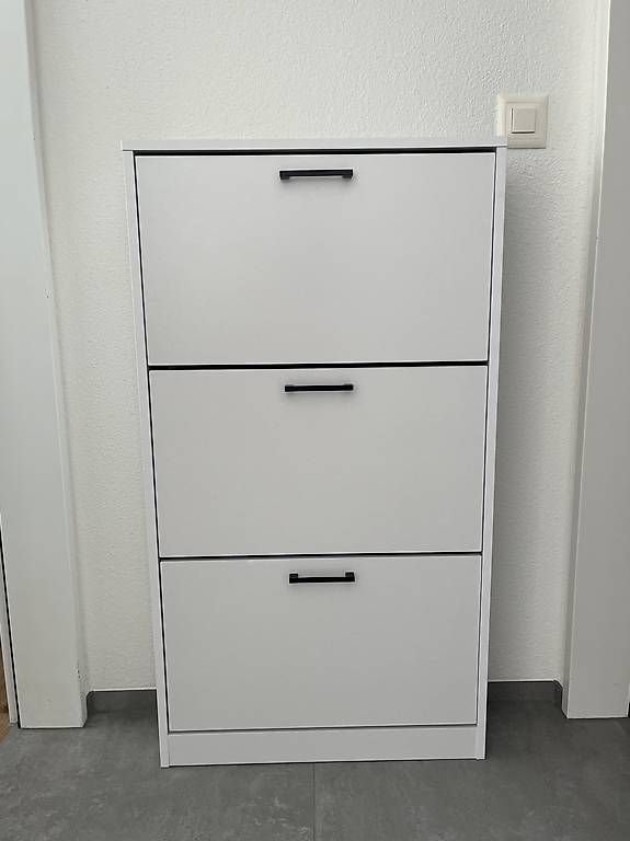 Armoires: Schuhschrank weiss mit 3 Klappen – D'occasion à Vaduz par asc_mwh5