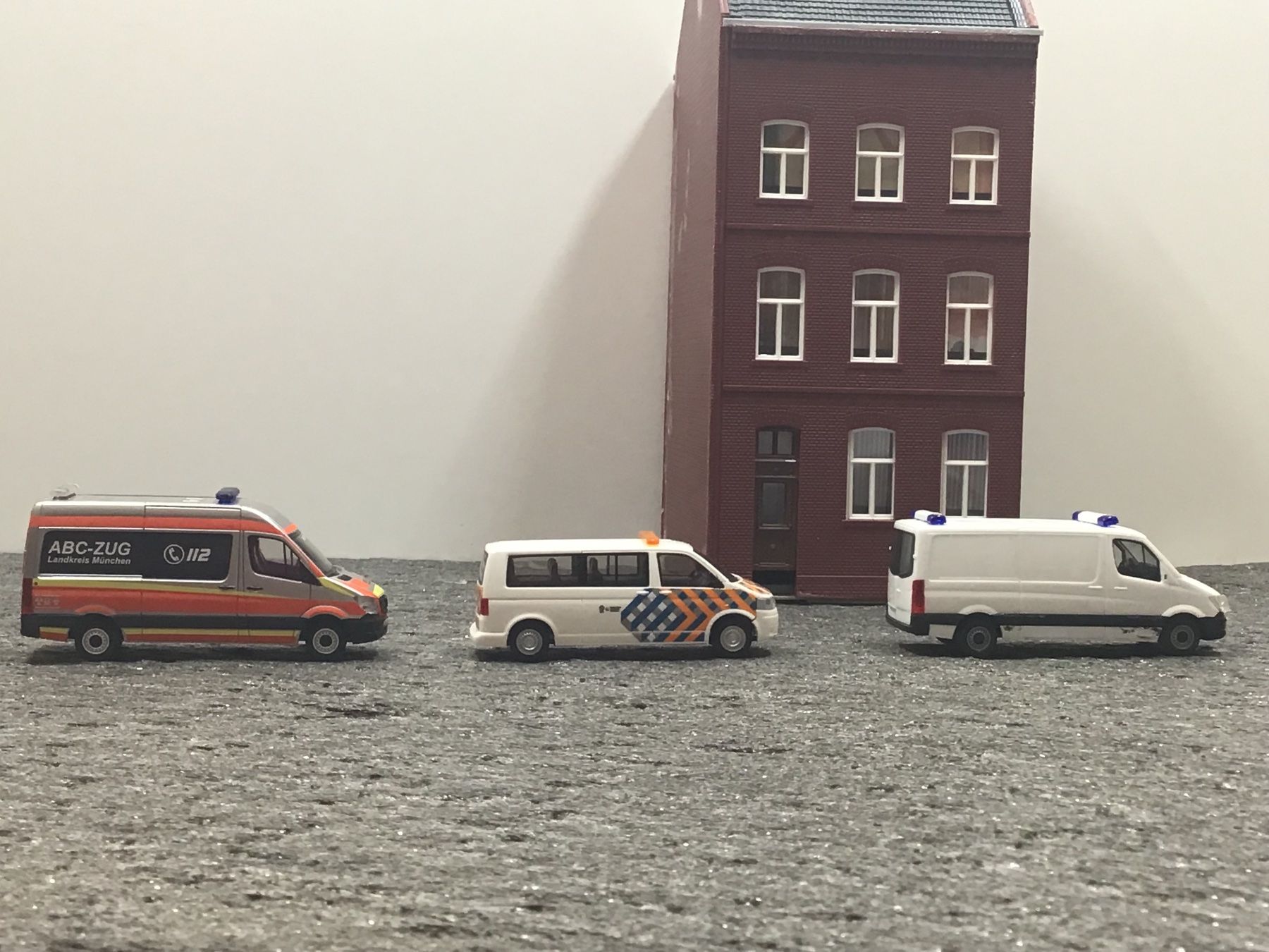 Herpa Modellini d'auto: HERPA 1:87 H0 MB SPRINTER, VW T5 – Usato da Männedorf venduto da Spezial-Modelle 1