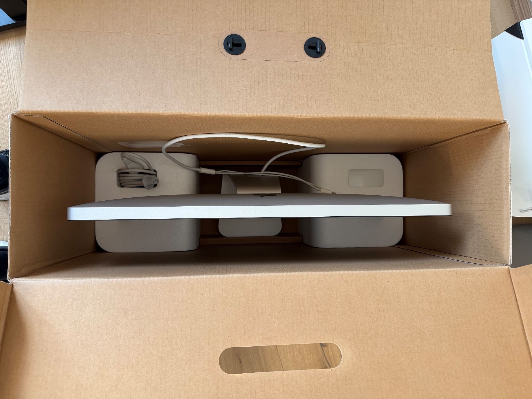 Apple Monitor: APPLE Écran Thunderbolt Display (27 pouces) – Usato da Vuippens venduto da Overney1 5