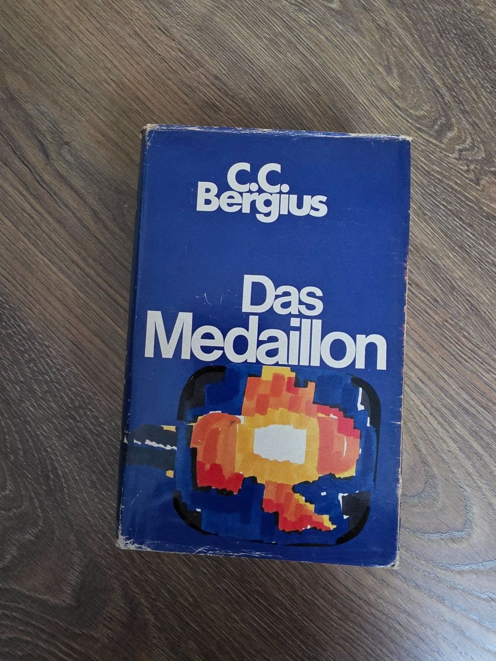 Bücher: Roman "Das Medaillon" von C.C. Bergius – Gebraucht aus Nebikon von Japostyle_2