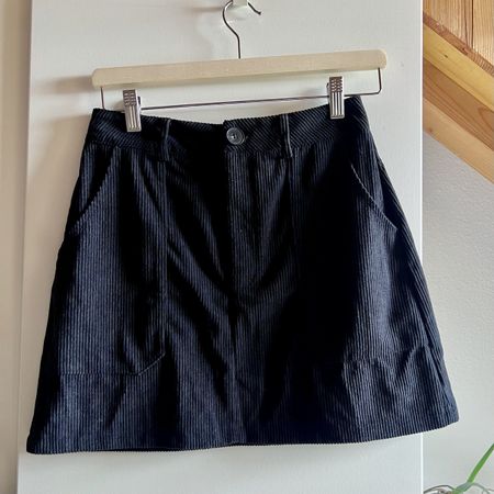 Jupe mini en velours côtelé noir taille S