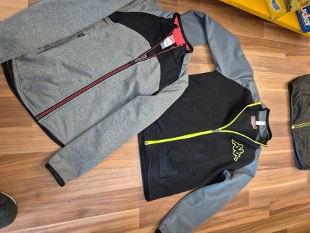 2 Trainerjacken gr 128 Kappa und Decathlon K14