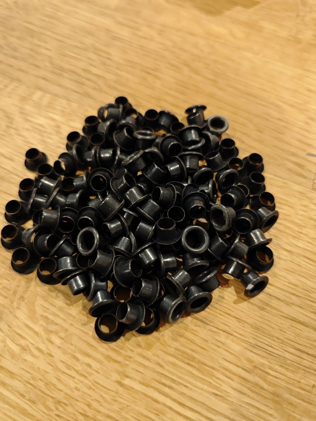 Ferramenta: Ösen mit 6mm Durchmesser, gepresst 1.5mm – Usato da Wittenbach venduto da stefange