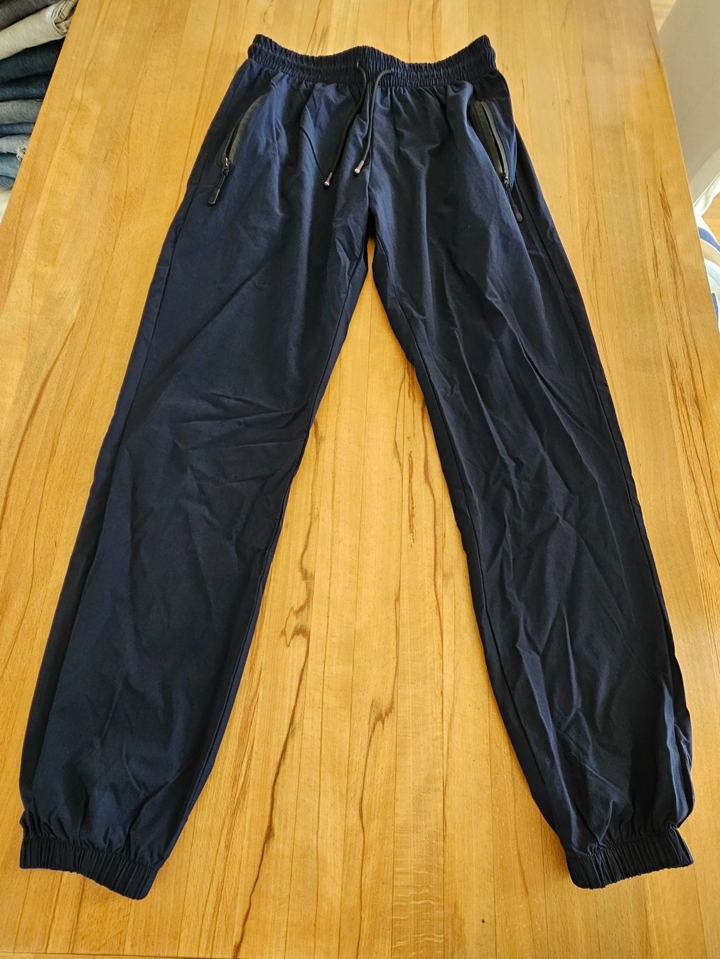 Pantaloni: Sporthose Herren Gr. M dunkelblau – Usato da Root venduto da Trinali