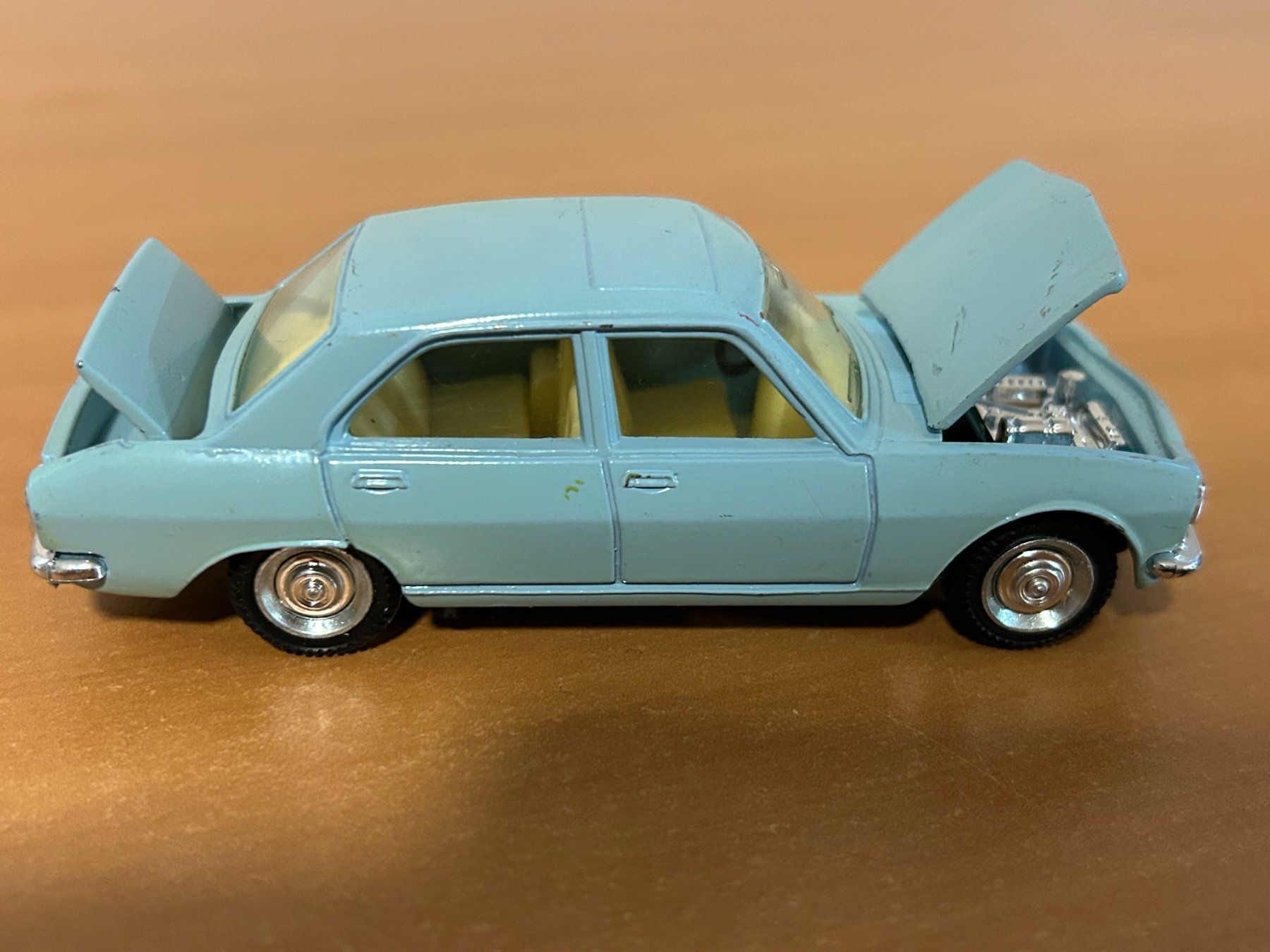 Peugeot Modellini d'auto: Peugeot 504 Pilen 1:43 – Usato da Schafisheim venduto da Ducati57 9