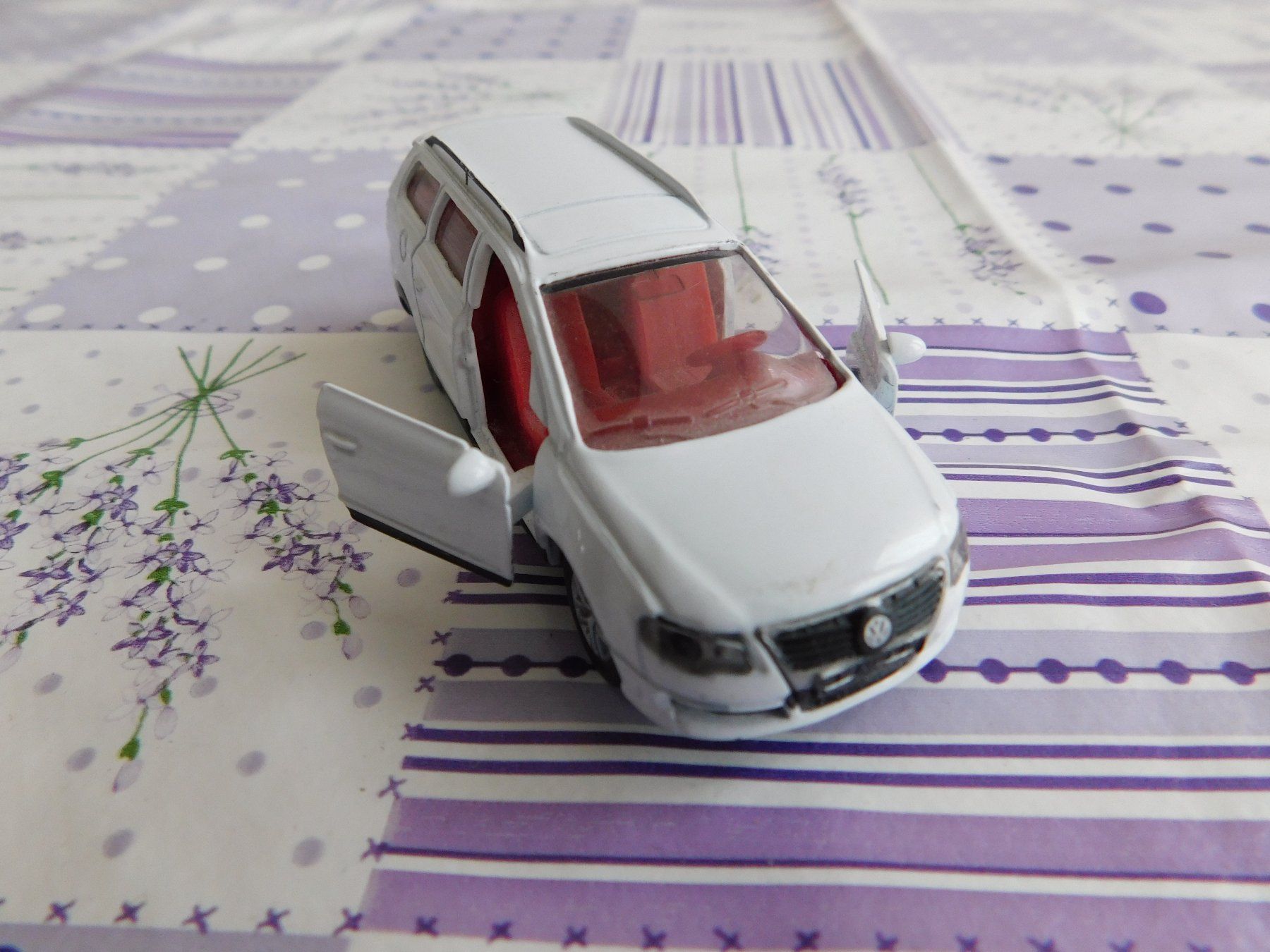 Siku Modellini d'auto: Siku VW Passat Variant weiss – Difettoso da Strengelbach venduto da Wedi73 5