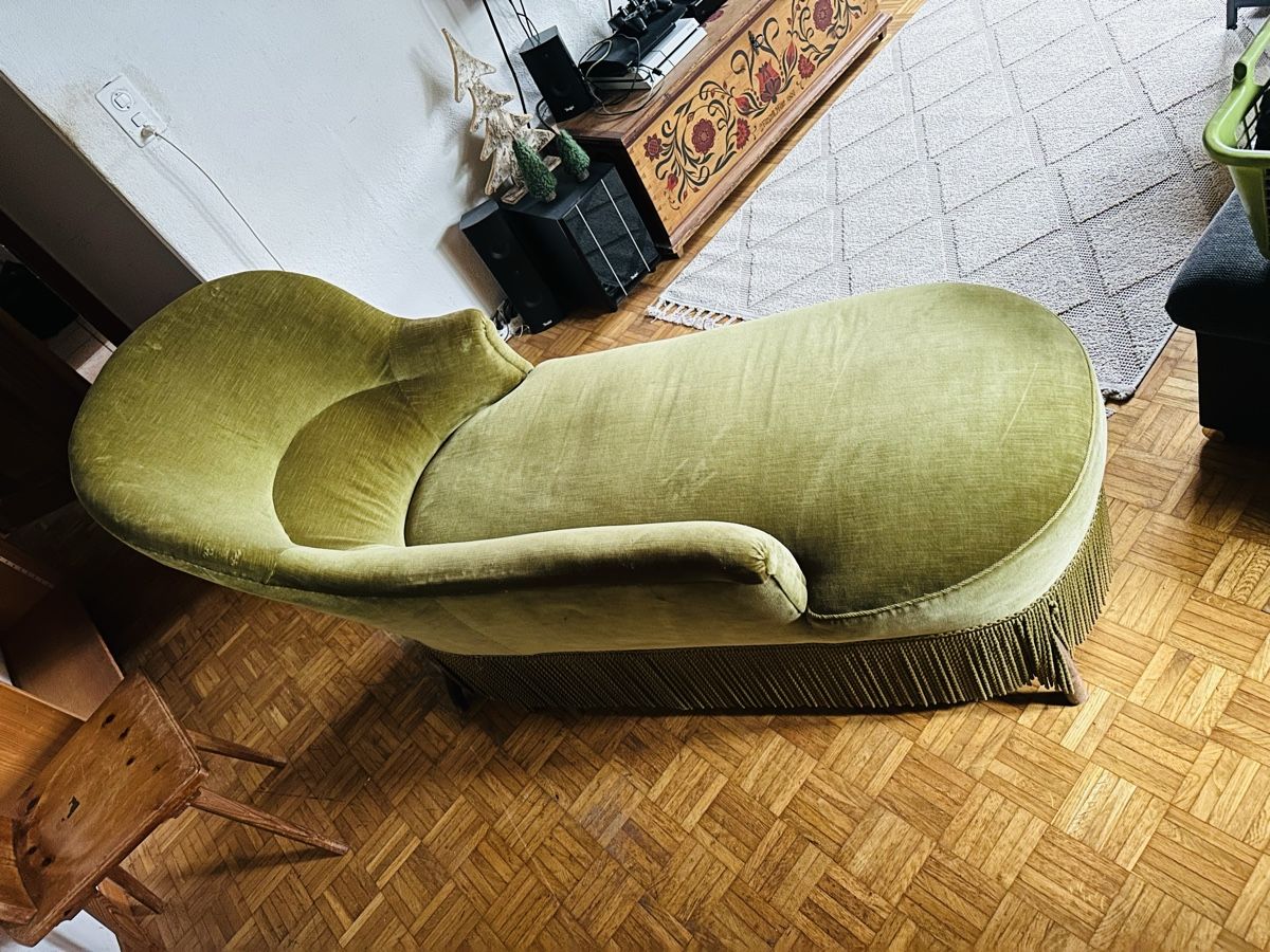 Divani: Antik Chaiselongue Samt gruen mit Fransen gebraucht – Usato da Valzeina venduto da AHartmann98 1