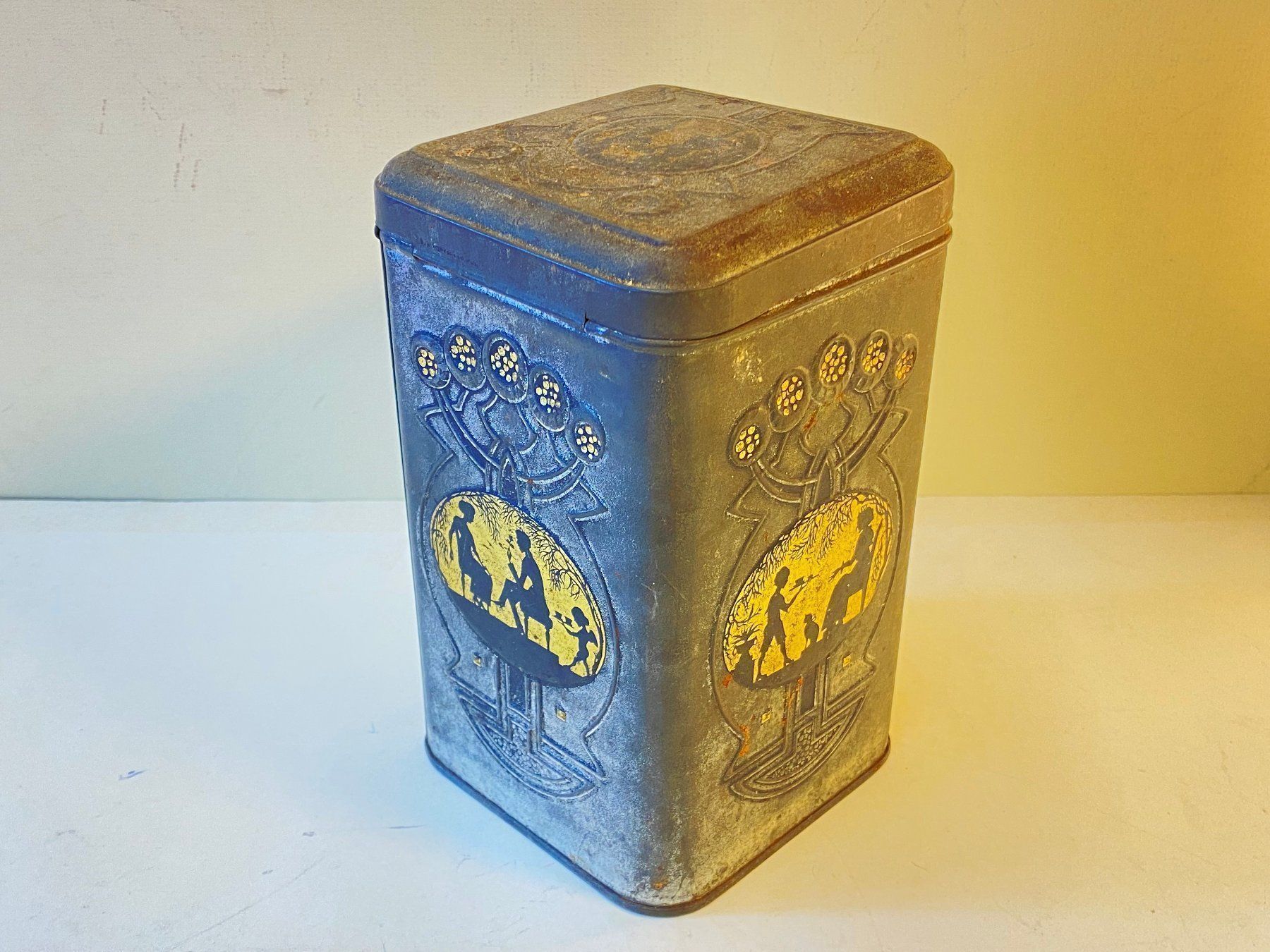 Barattoli: Antike Seltene Blechdose – Usato da Schaffhausen venduto da vintageville