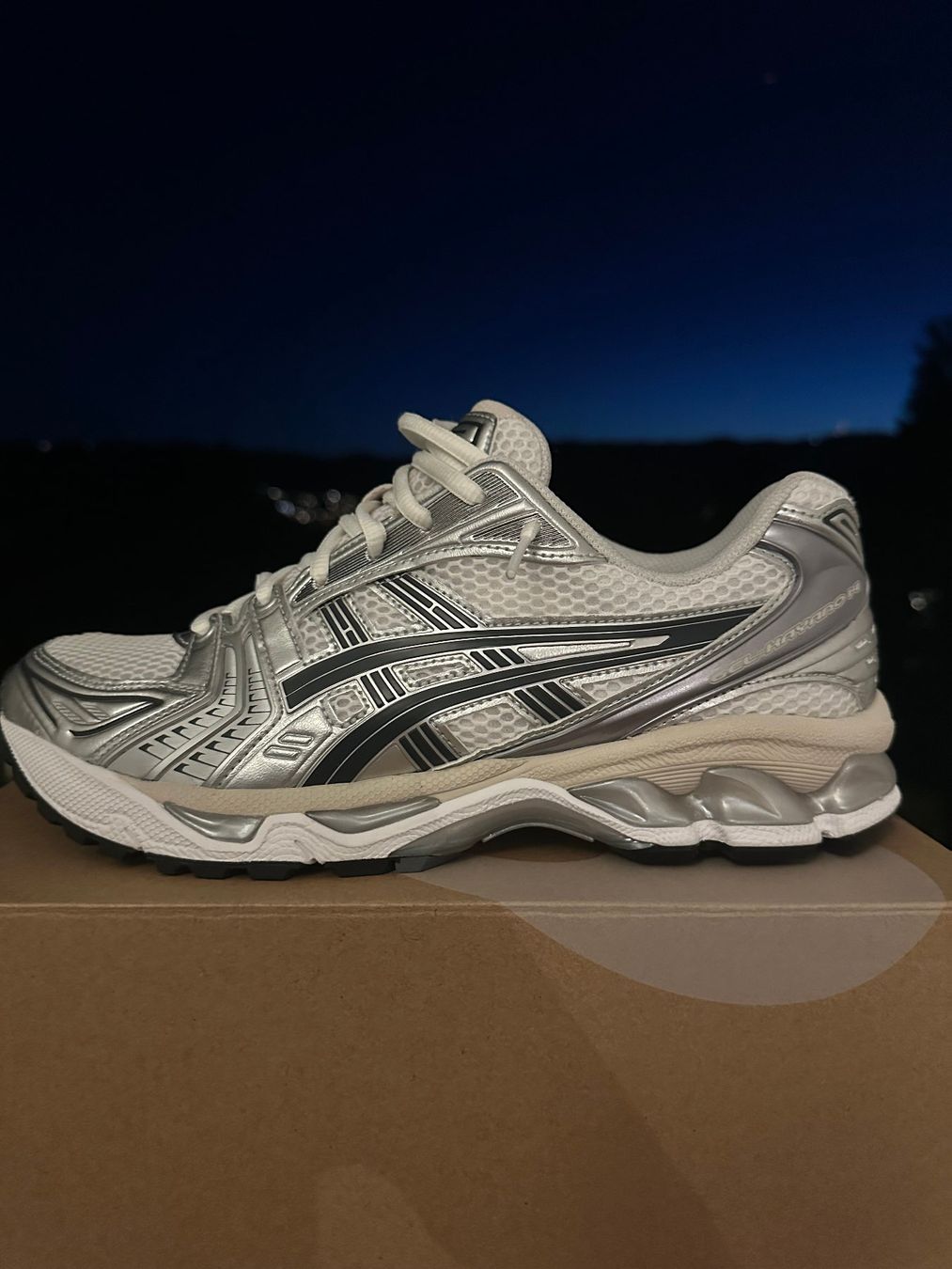 Asics Scarpe da uomo: Asics Gel Kayano 14 White / Graphite Grey – Nuovo e nell'imballaggio originale da Zollikon venduto da sintzel