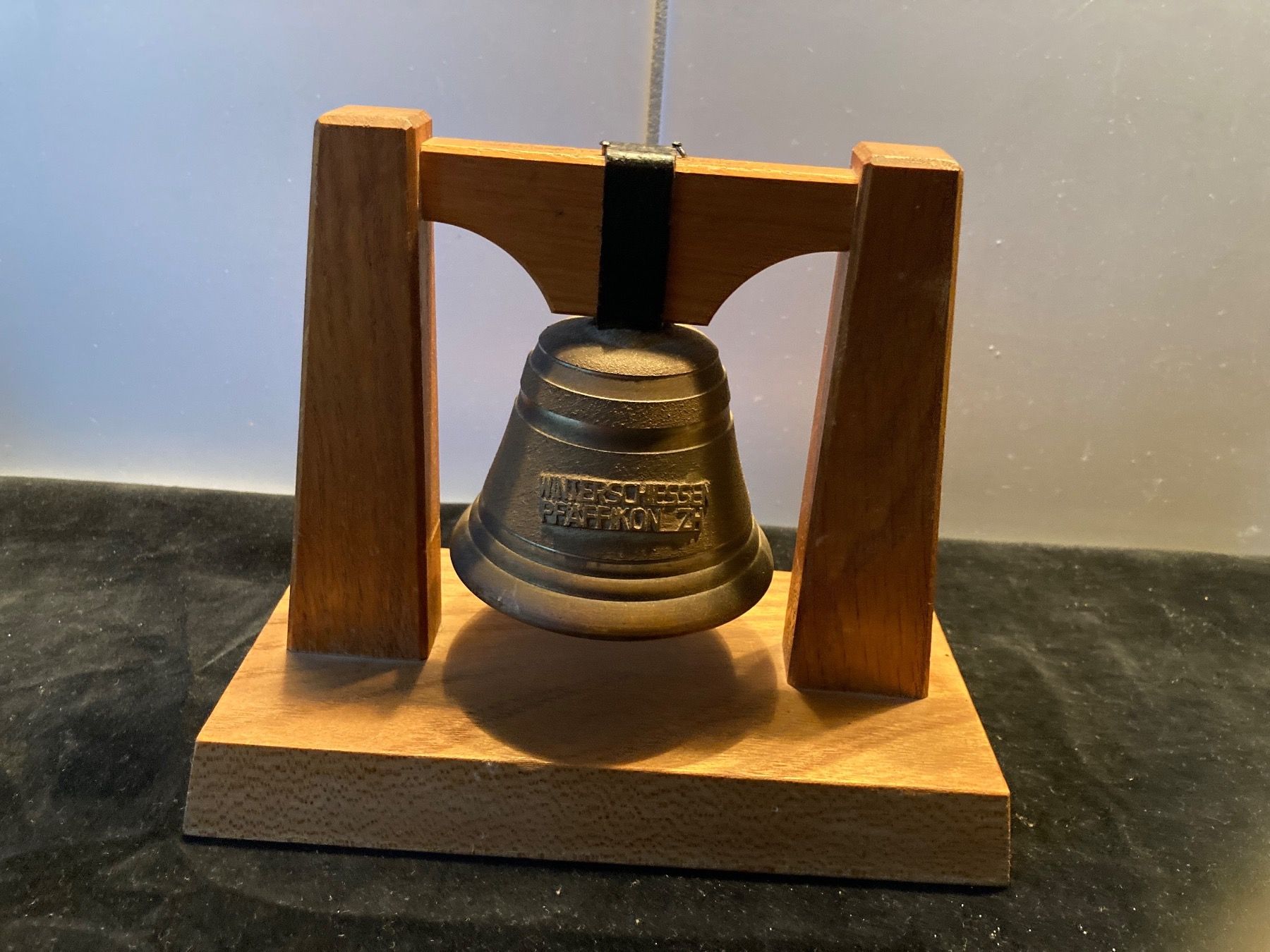 Cloches & sonnailles: Schwingende Tischglocke 1980 – D'occasion à Zürich par Chaeffeler 3