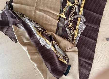 Gucci Seidentuch Horsebit Ketten Print