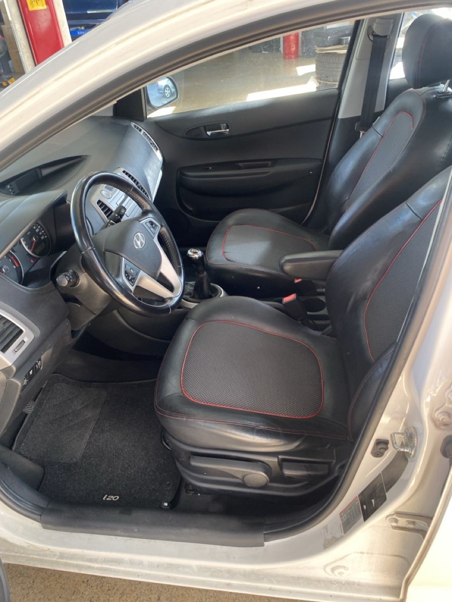 Hyundai Automobili: Hyundai i20 1,6 – Usato da Rebstein venduto da Mezzoparts 5