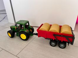 Bruder Traktor John Deere