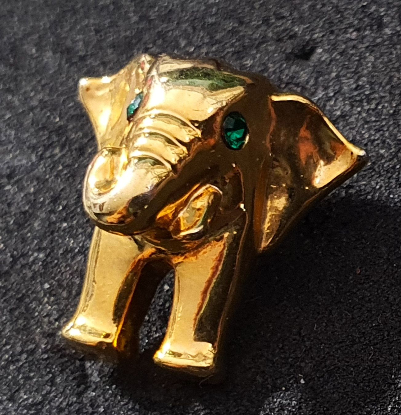 Placchette & Badge: GG389 - 3D Pin Elefant – Usato da Reinach BL venduto da Boston-Verkauf 1