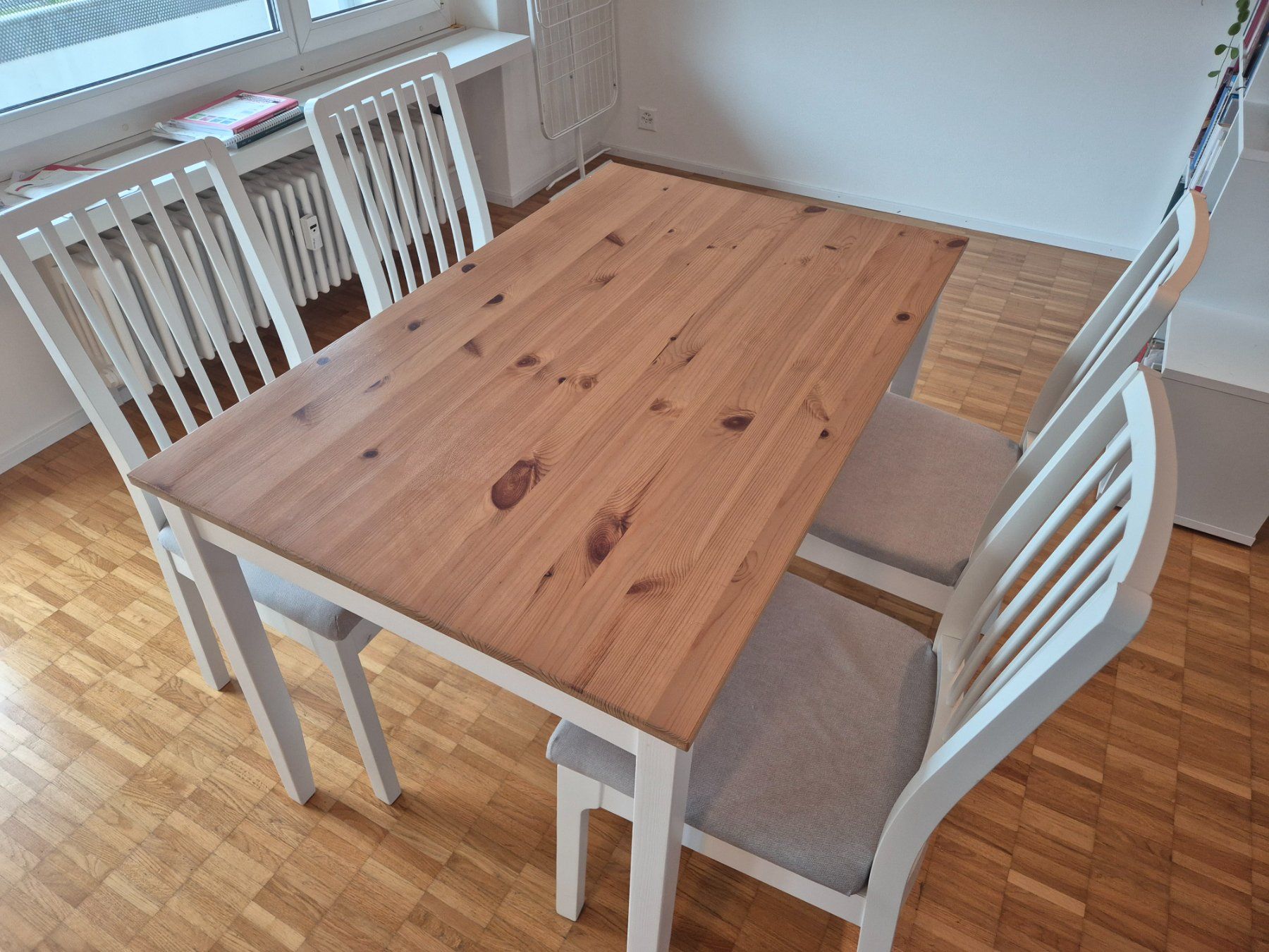 Ikea Tavoli: Ikea Tisch mit 4 Stühlen – Usato da Bern venduto da oct_w7yj 1