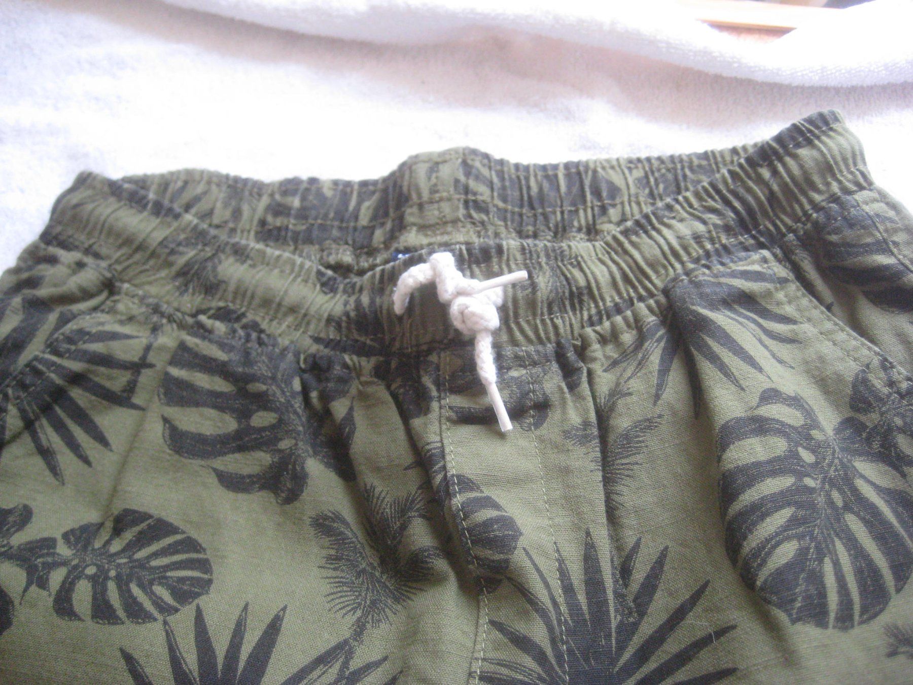 Pantaloni: KNABEN  SHORTS – Usato da Uster venduto da flocke1 1
