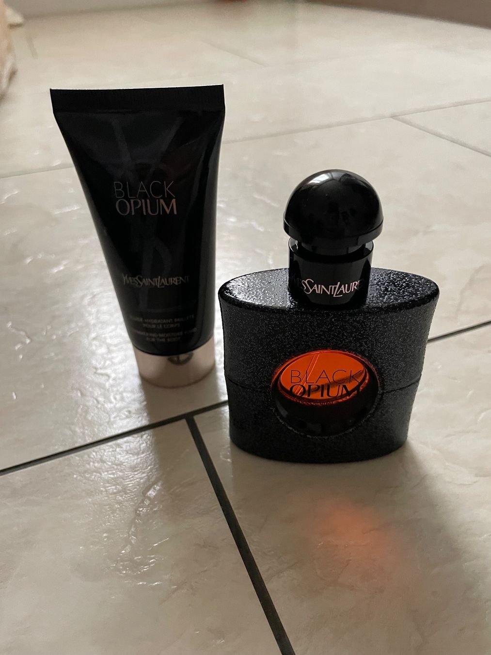 Saint Laurent Profumi & Eau de Toilette: Black Opium 30ml + Body Lotion – Usato da Uetikon am See venduto da m1384