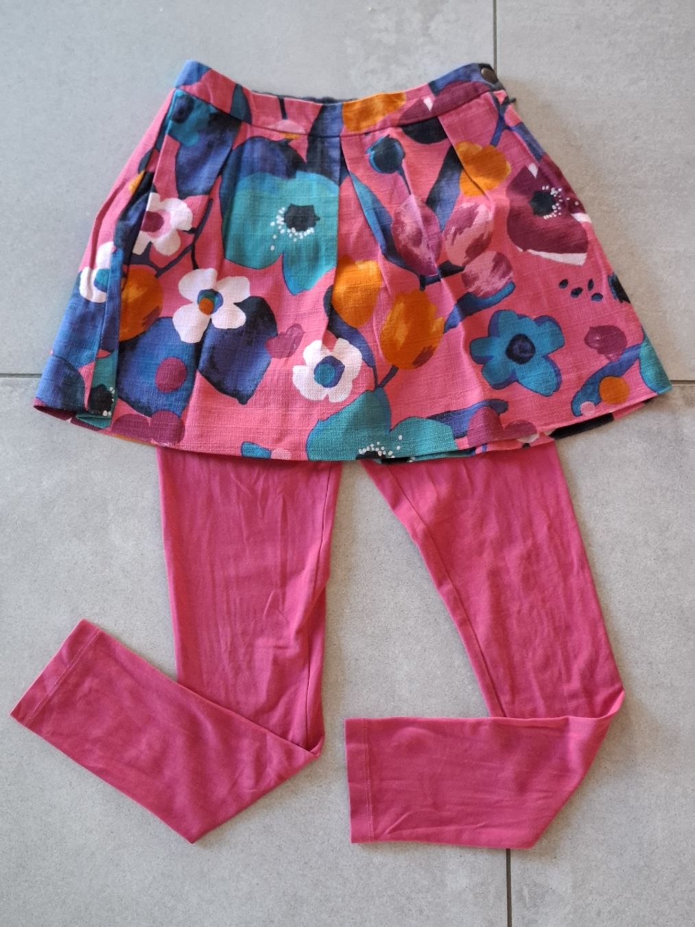 Catimini Lotti & Set di vestiti: ensemble leggings et jupe Catimini – Usato da Tramelan venduto da yok-yok