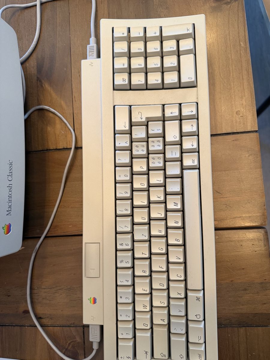 Apple PCs: Apple Macintosh Classic (1990) – D'occasion à Prez-vers-Siviriez par bussard31 4