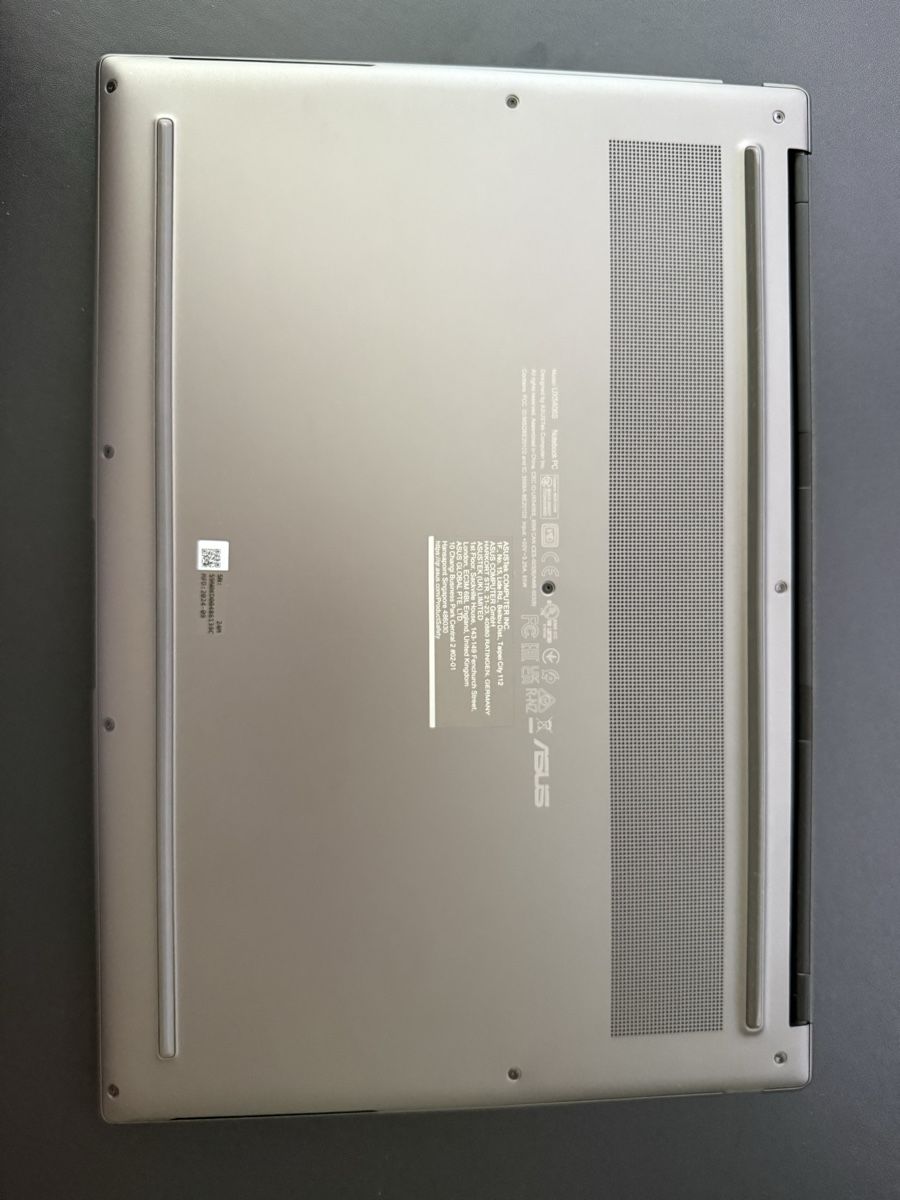 Asus Notebook: ASUS Zenbook S14 OLED UX5406SA – Usato da Niederbipp venduto da cos_bf7k 4