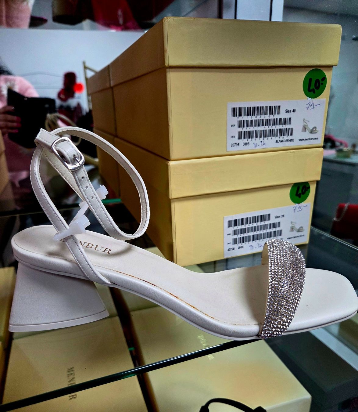 Chaussures femmes: ESAURITE – Neuf avec emballage d'origine à Arbedo par mis_d6lr 1