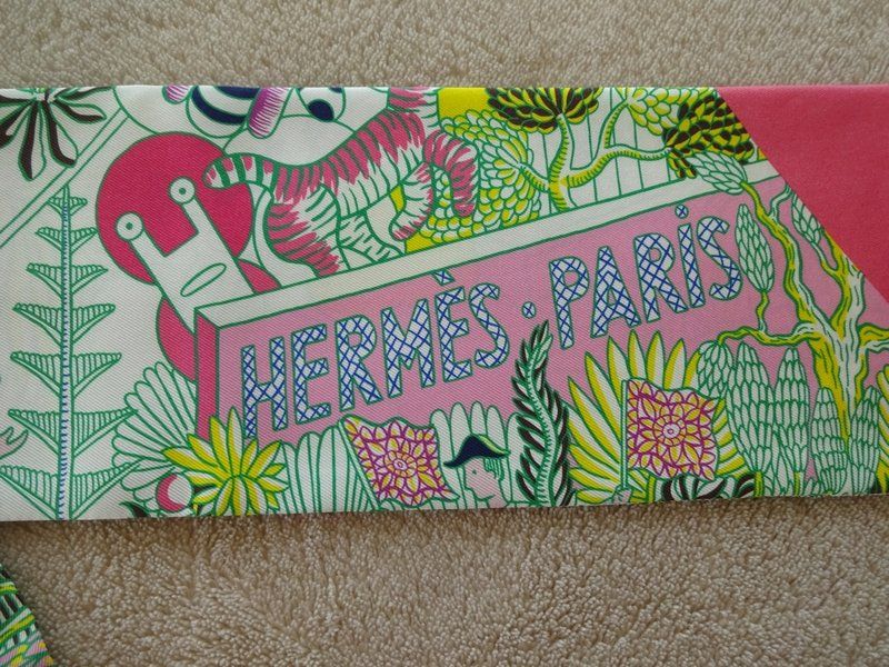 Hermès Foulard & Sciarpe: Maxi twilly slim Hermès "Animapolis" avec facture – Nuovo e nell'imballaggio originale da Hauterive NE venduto da Paby 3