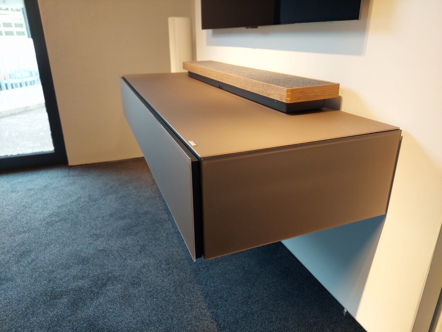 Spectral Mobili TV: Spectral Brick Sideboard Glas mit Klappe – Usato da Amriswil venduto da medialoft 2