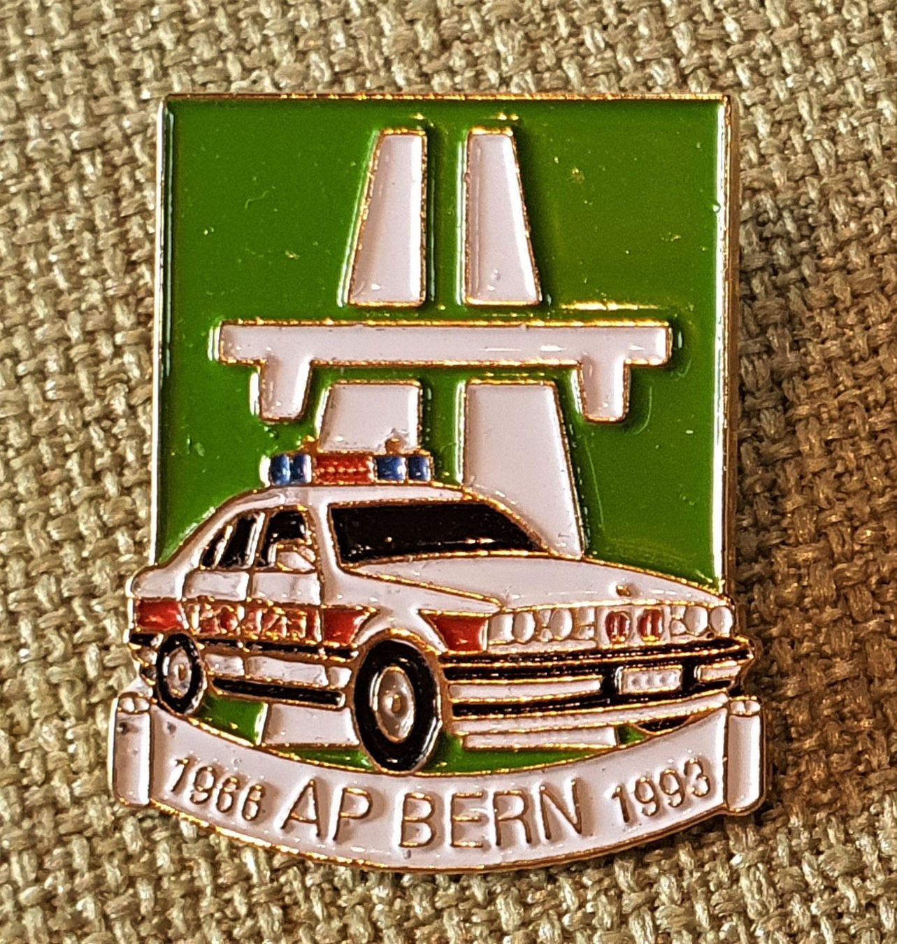 Spille: E220 - Pin Autobahn Polizei Bern BMW – Usato da Reinach BL venduto da Boston-Verkauf